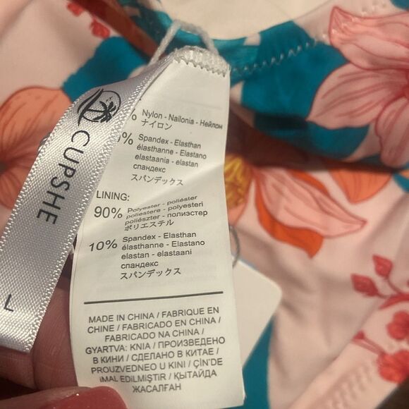 Floral Halter Swimsuit Cupshe Size large - Picture 6 of 7